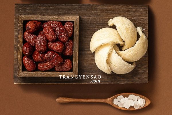 Cách chưng yến với táo đỏ đường phèn