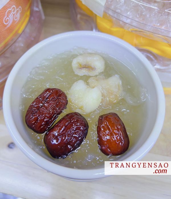Cách Chưng Yến Với Táo Đỏ Nhãn Nhục